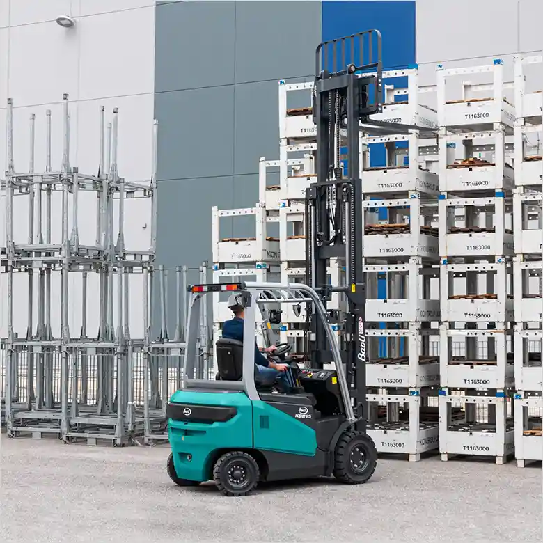 SerLog Prodotti per la logistica: un carrello elevatore Baoli in azione
